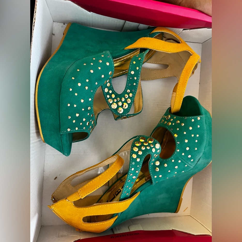 New open toe wedge gold and teal wedge heels new in box size 8.5